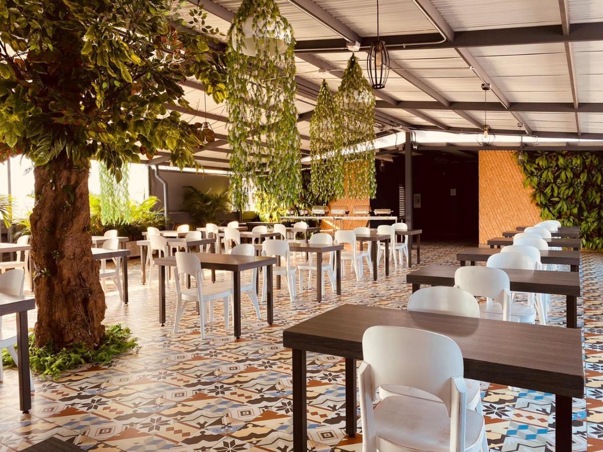 Hotel Doral Inn اباغويه المظهر الخارجي الصورة