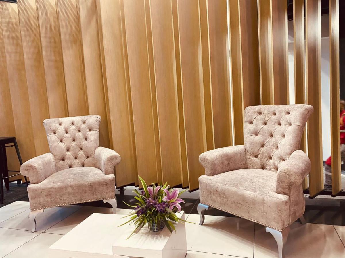 Hotel Doral Inn اباغويه المظهر الخارجي الصورة